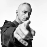 EROS RAMAZZOTTI: DE SANREMO AL MUNDO, 40 AÑOS DE UNA VIDA EN LOS ESCENARIOS 